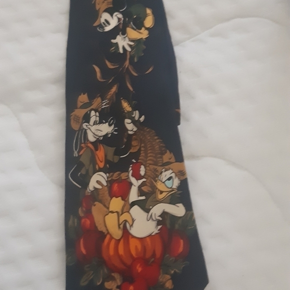 DISNEY Goofy Donald Duck Mickey HARVEST FALL Pumpkin Crop SILK TIE - Picture 5 of 6